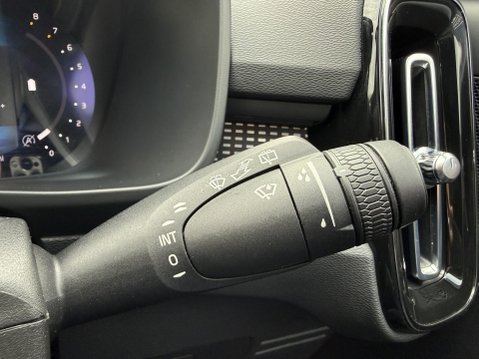 Volvo XC40 2.0 B4 MHEV Plus Dark SUV 5dr Petrol Hybrid DCT Auto Euro 6 (s/s) (197 ps) 38