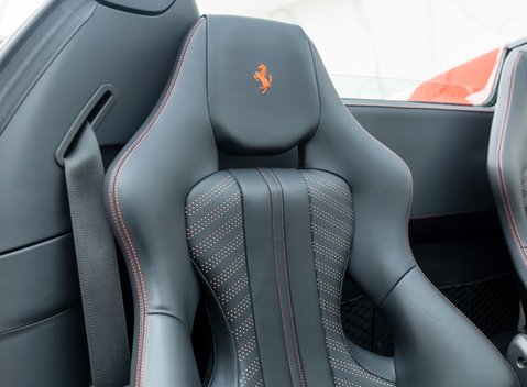 Ferrari 488 SPIDER 15