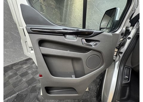 Ford Transit Custom 2.0 300 EcoBlue Limited Crew Van Double Cab 5dr Diesel Manual L2 H1 Euro 6 46