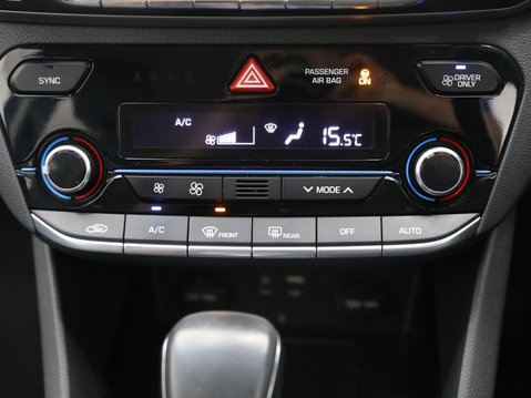 Hyundai IONIQ 1.6 h-GDi Premium SE DCT Euro 6 (s/s) 5dr 17