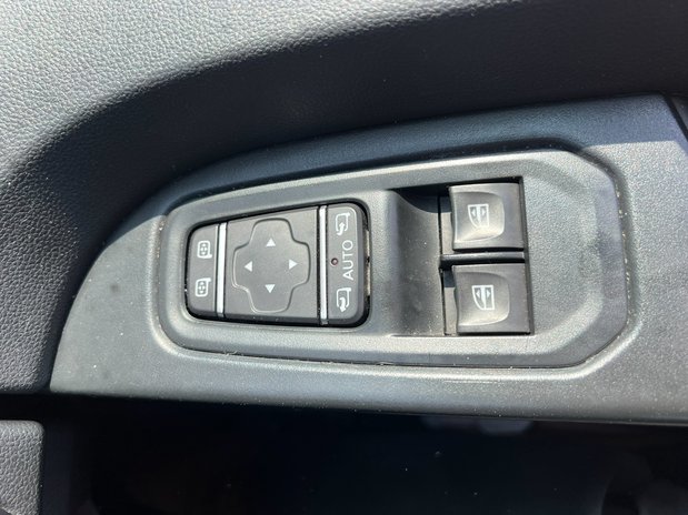 Renault Trafic Crew Cab (SOLD) SWB L1H1 Sport SL28 Air Con Alloys Sensors Tow Bar EURO 6 N 47