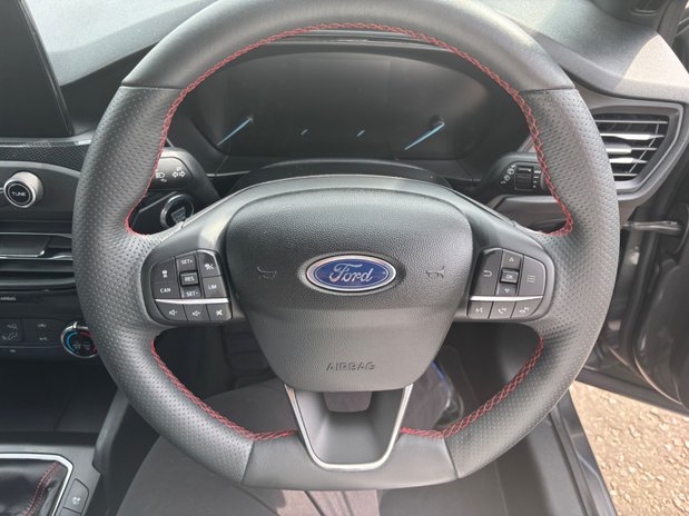 Ford Focus ST-LINE 18