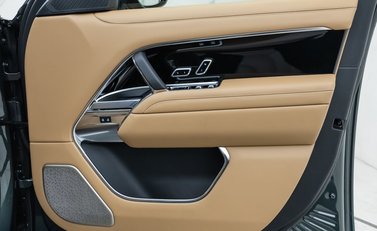 Land Rover Range Rover P400 Autobiography LWB 24