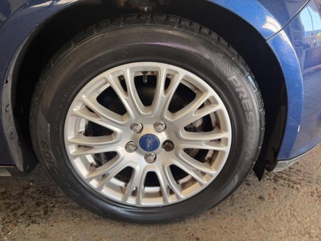 Ford Focus 1.6 TDCi Titanium Euro 5 (s/s) 5dr 23