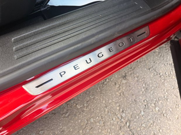 Peugeot 2008 PURETECH S/S GT LINE 16
