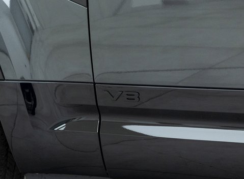 Land Rover Defender 110 V8 24