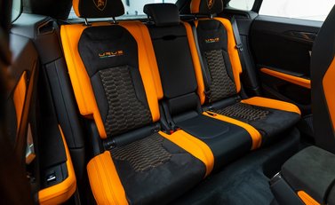 Lamborghini Urus Pearl Capsule 17