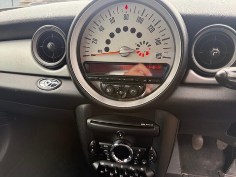 Mini Convertible 1.6 Cooper Euro 5 (s/s) 2dr 19
