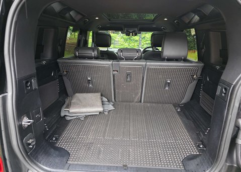 Land Rover Defender 2.0 Defender X-Dynamic HSE Auto 4WD 5dr 17