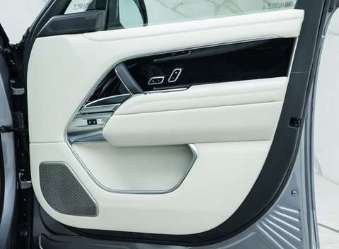 Land Rover Range Rover P550e Autobiography 27