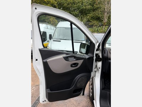Renault Trafic 1.6 dCi ENERGY 27 Business Panel Van 5dr Diesel Manual SWB Standard Roof Eu 34