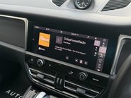 Porsche Macan GTS PDK 68