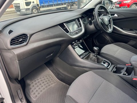 Vauxhall Grandland X 1.2 Turbo SE Euro 6 (s/s) 5dr 23