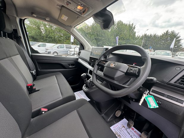 Vauxhall Vivaro LWB L2H1 [SOLD CM] Low Roof Prime 3100 Cruise Sensors EURO 6 15