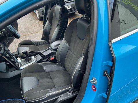 Volvo V40 2.0 T2 R-DESIGN 5d 120 BHP 11