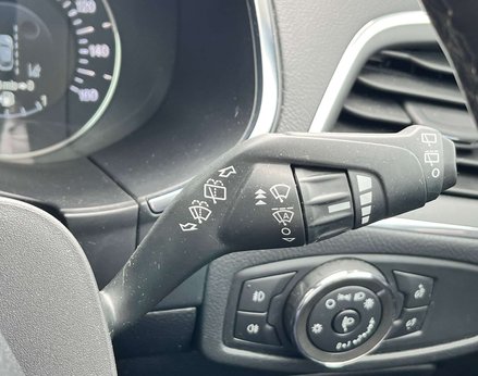 Ford S-Max 2.5 S-Max Titanium HEV CVT 5dr 57