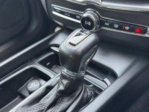 Volvo XC60 2.0 D4 Momentum SUV 5dr Diesel Auto AWD Euro 6 (s/s) (190 ps) 32