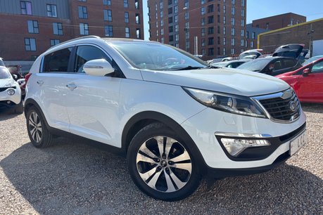 Kia Sportage CRDI 3 SAT NAV..GLASS SUNROOF..FULL LEATHER..12 SERVICES..STUNNING LOOKING 