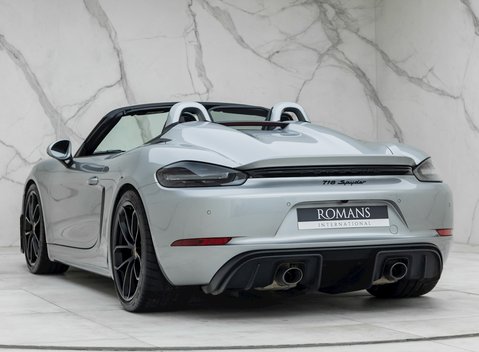 Porsche 718 Boxster Spyder 4