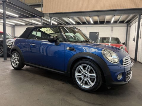 Mini Convertible 1.6 Cooper 2dr 6