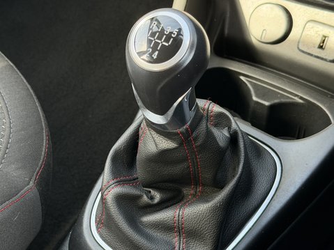 Vauxhall Corsa 1.4 SRi Nav 5dr 29