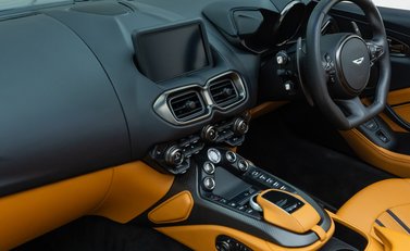 Aston Martin V8 Vantage ROADSTER 21