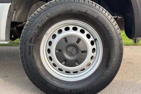 Mercedes-Benz Sprinter 319 V6 Cdi 4x4 5g-Tronic Mwb Hr Panel Van - Air Con - Direct from MOD 33