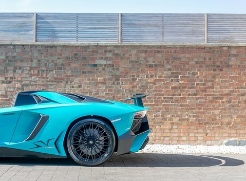 Lamborghini Aventador SV LP750-4 Roadster 28
