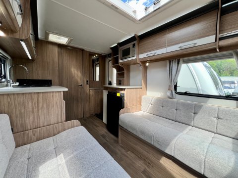 Coachman VIP 460  13
