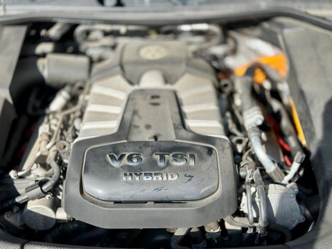 Volkswagen Touareg 3.0h TSI V6 Hybrid Tiptronic 4WD Euro 5 (s/s) 5dr 30