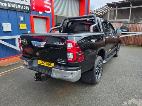 Toyota Hilux INVINCIBLE 4WD D-4D DCB Auto 8