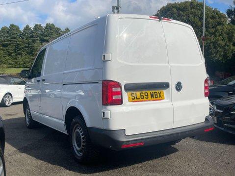 Volkswagen Transporter 2.0 TDI T32 Startline 4Motion SWB Euro 6 (s/s) 5dr 9