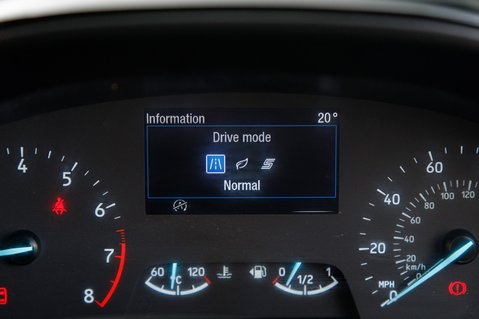 Ford Fiesta TITANIUM 26
