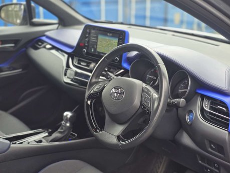 Toyota C-HR 1.8 VVT-h Dynamic SUV 5dr Petrol Hybrid CVT Euro 6 (s/s) (122 ps) 30