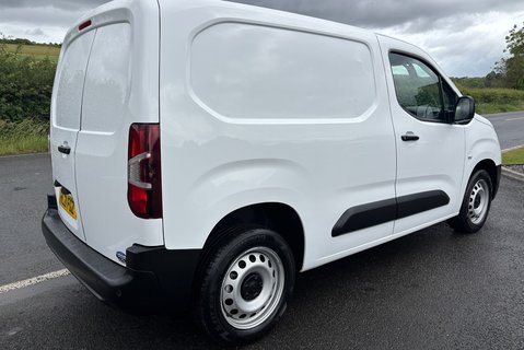 Vauxhall Combo L1H1 2300 100 ps Dynamic Panel Van - No VAT 2