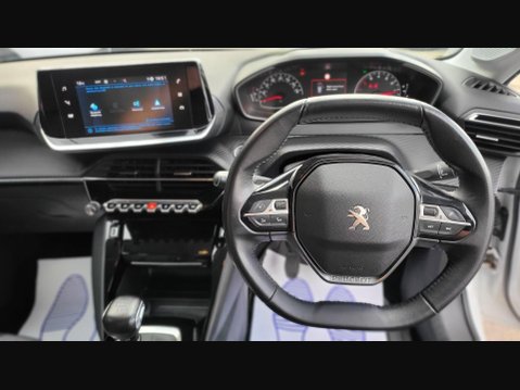 Peugeot 208 PURETECH ALLURE S/S 28