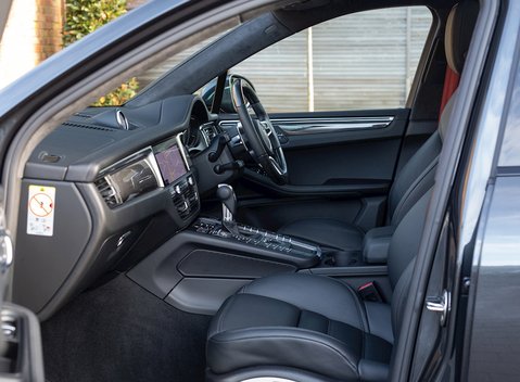 Porsche Macan Turbo 16
