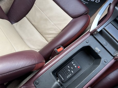 Aston Martin Vanquish V12 S 66