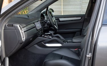 Porsche Cayenne Turbo S E-Hybrid 16