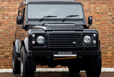 Land Rover Defender 90 XS Bowler