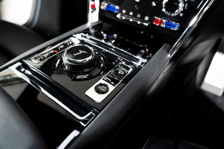 Rolls-Royce Cullinan V12. DYNAMIC PACKAGE. ACTIVE CRUISE. SHOOTING STAR HEADLINER. HUD 20