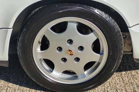 Porsche 911 CARRERA 2 22
