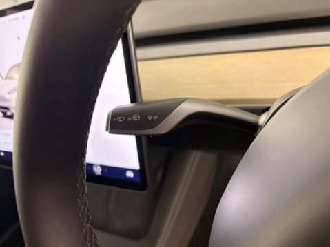 Tesla Model Y Auto RWD 5dr 14