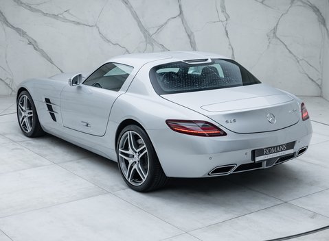 Mercedes-Benz SLS AMG 13