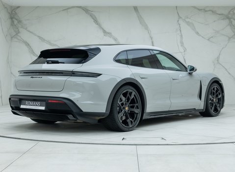 Porsche Taycan 4S Cross Turismo 3