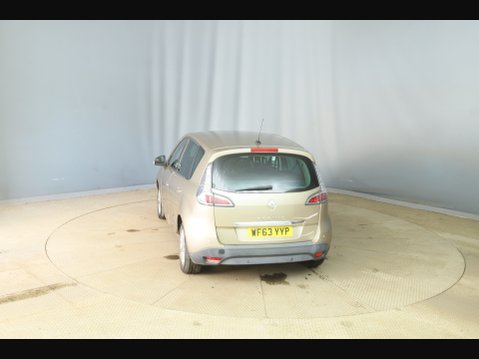 Renault Scenic DYNAMIQUE TOMTOM VVT 4
