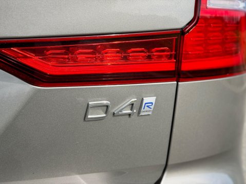 Volvo V60 2.0 D4 R-Design Auto Euro 6 (s/s) 5dr 29