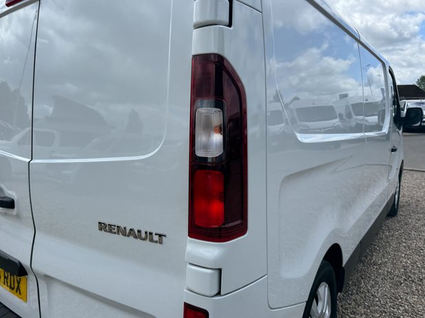 Renault Trafic LWB L2H1 Low Roof LL30 Extra Air Con Alloys Nav Sensors 7