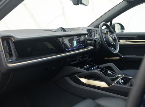 Porsche Cayenne TURBO E-HYBRID COUPE WITH GT PACKAGE 16