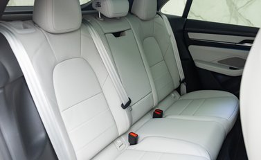 Porsche Macan Turbo Electric 17